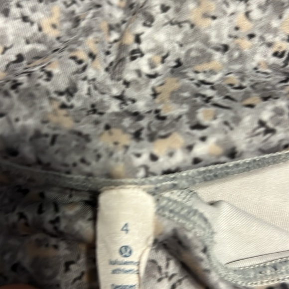 Lululemon Run Inspire crop Women’s 4 Fleur silver spoon leggings - Picture 3 of 3